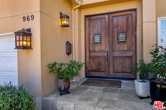 969 S Carmelina Avenue, Los Angeles CA: https://media.crmls.org/mediaz/361acdb1-8765-491a-b6a7-c289cc97a034.jpg