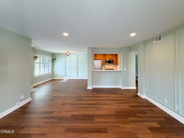 Detail Gallery Image 6 of 41 For 2262 Martinique Ln, Oxnard,  CA 93035 - 2 Beds | 2 Baths