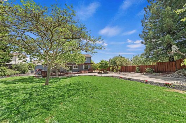 8658 Fenwick Way, Dublin CA: https://media.crmls.org/mediaz/361caa6d-a68b-499f-99e2-762e9f8d4b9c.jpg