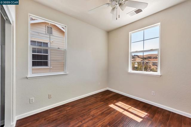 237 Dutra Vernaci Dr, Union City CA: https://media.crmls.org/mediaz/361cb129-1422-4c3c-b2c8-d1aff459a948.jpg