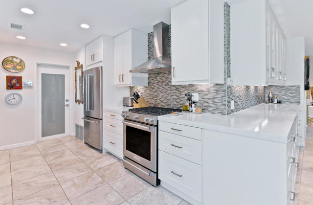 2200 E Acacia, Palm Springs CA: https://media.crmls.org/mediaz/361ce598-5dac-4284-869d-6ad0b227bd44.jpg