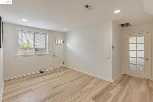 2033 Clement St, San Francisco CA: https://media.crmls.org/mediaz/361d43a0-3471-471f-9bdd-0718598de7a6.jpg