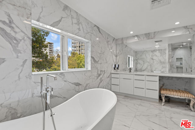 2240 Hillhurst Avenue, Los Angeles CA: https://media.crmls.org/mediaz/361d61fe-21b2-4fc0-a194-533712073a14.jpg