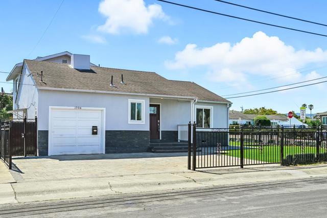 1504 York Avenue, San Mateo CA: https://media.crmls.org/mediaz/361ddcab-3d85-4869-a994-466f8a980b84.jpg