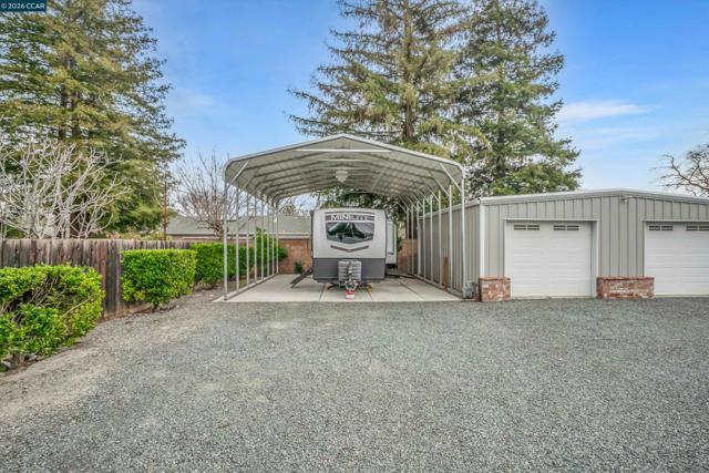 Image 3 of 50 For 1579 Farm Bureau Rd