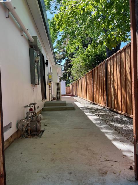 175 N Frances St, Sunnyvale CA: https://media.crmls.org/mediaz/361e0471-0be3-4cb2-bf70-10dd4968cfce.jpg