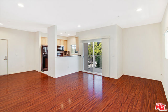 12132 Hart St, North Hollywood CA: https://media.crmls.org/mediaz/361e92f9-7736-4ef0-a38f-0fa6e65d0a71.jpg