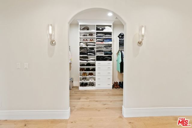 23593 Park South Street, Calabasas CA: https://media.crmls.org/mediaz/361ecc73-5f69-4138-aea5-746185d9531f.jpg