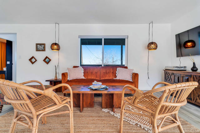 59800 Onaga Trail, Joshua Tree CA: https://media.crmls.org/mediaz/361f5f7c-20c9-49ea-bd6e-7561949c11fa.jpg