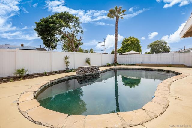 3366 Neosho Pl, San Diego CA: https://media.crmls.org/mediaz/361f7874-994a-43c9-857d-a76f524615e6.jpg