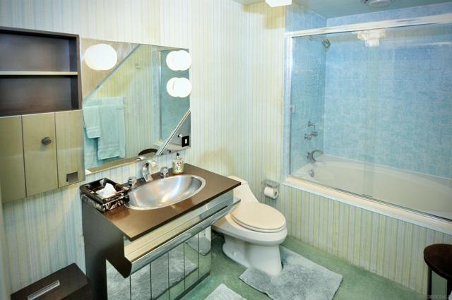 8294 Prestwick Dr, La Jolla CA: https://media.crmls.org/mediaz/362029d8-9a55-4848-80f1-7389f3940554.jpg