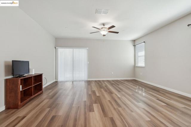 2242 Park PL, Rio Vista CA: https://media.crmls.org/mediaz/36207a9a-97de-45ba-b268-4eaa93415307.jpg