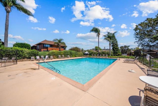 2459 Caminito Ocean Cv, Cardiff by the Sea CA: https://media.crmls.org/mediaz/36212700-5f6b-4422-b66e-cfd33355a2d6.jpg