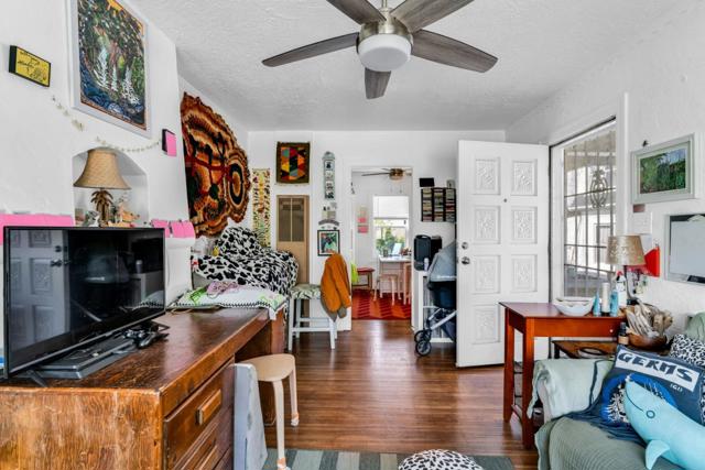 852 58th Street, Oakland CA: https://media.crmls.org/mediaz/362151af-7f8c-41c1-82ac-a12e9adc39dc.jpg