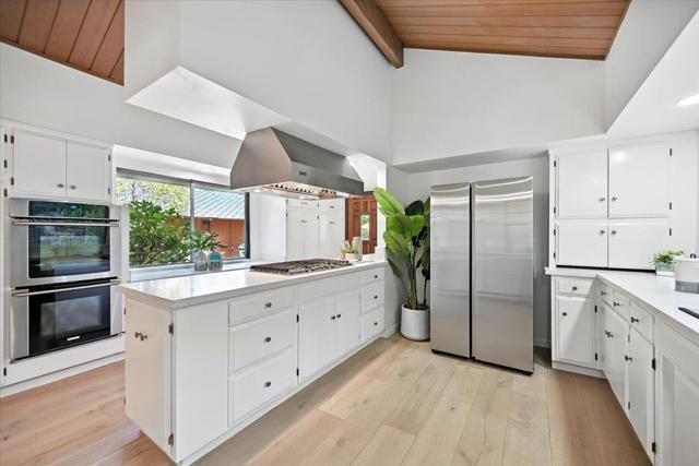 14582 Horseshoe Court, Saratoga CA: https://media.crmls.org/mediaz/36217cb1-b0ff-4788-94d9-700b3258de16.jpg