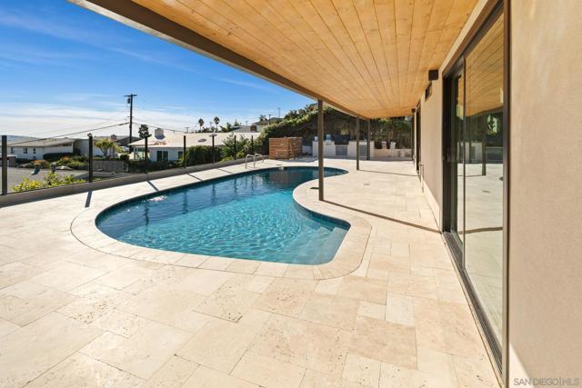 2561 Loring st, San Diego CA: https://media.crmls.org/mediaz/3621c974-8022-47e7-91d5-e8d127fb2d79.jpg