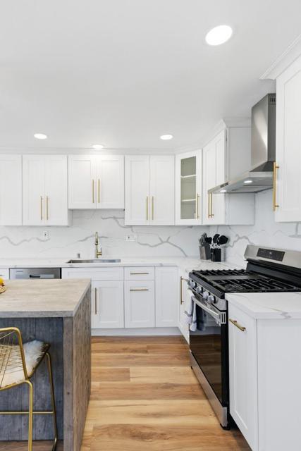 1257 Laurel Avenue, East Palo Alto CA: https://media.crmls.org/mediaz/3621dce3-2ef2-4db1-80c3-e2f980cebd30.jpg