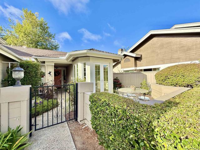 543 Rockport Ct, Encinitas CA: https://media.crmls.org/mediaz/362275fa-a0b6-490f-a202-5d4fe11963ff.jpg