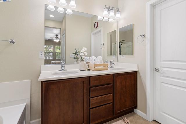 161 W Luna Loca Ln, Mountain House CA: https://media.crmls.org/mediaz/3622e73d-8a29-4651-8ab7-827c8f0c2e98.jpg