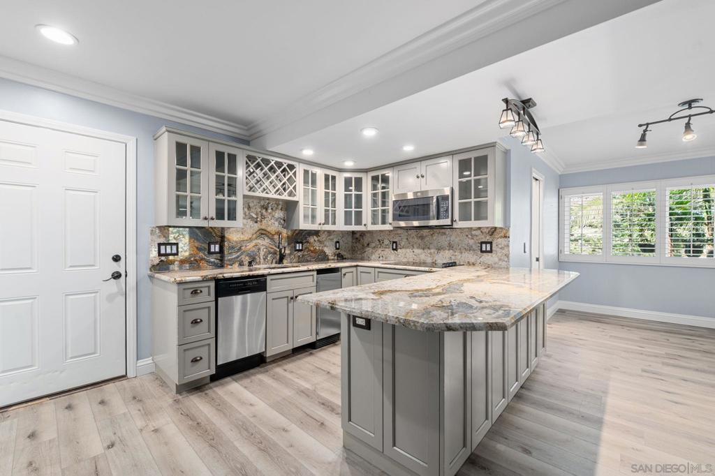 MLS #250041337SD image #14