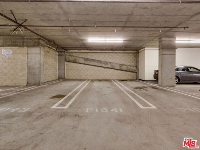 1155 S Grand Avenue, Los Angeles CA: https://media.crmls.org/mediaz/362315ce-c803-4a12-82e0-ecd8adbd1a9f.jpg