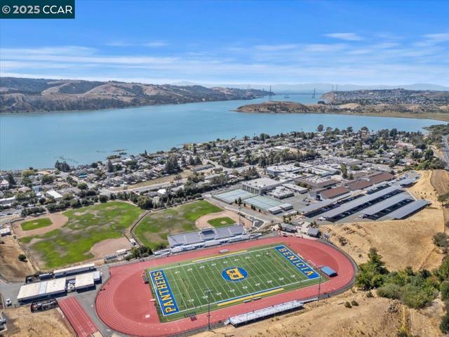 900 Southampton Rd, Benicia CA: https://media.crmls.org/mediaz/3623e728-724a-47d6-97d8-6f072a914f22.jpg