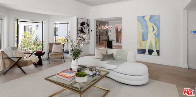 504 FOOTHILL Road, Beverly Hills CA: https://media.crmls.org/mediaz/3623f88d-2de4-4093-ba44-7f3bc93af91b.jpg