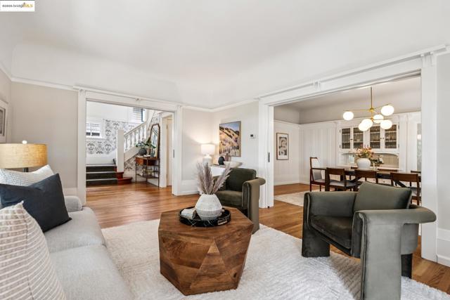 118 Hillside Ave, Piedmont CA: https://media.crmls.org/mediaz/362410e2-78fd-471f-ab37-cfdb62e966e7.jpg