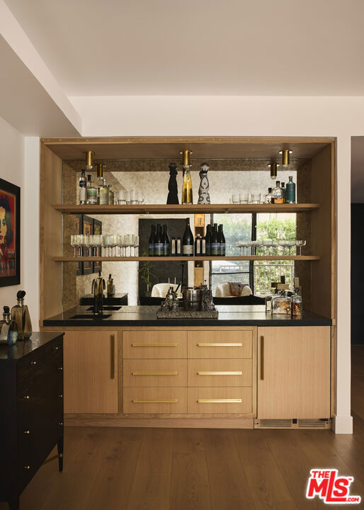 211 S Spalding Drive, Beverly Hills CA: https://media.crmls.org/mediaz/3625313f-7155-4eae-a5b8-8ae2ce9ac9e7.jpg