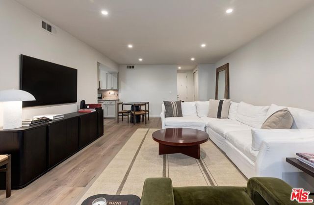 874 Hammond Street, West Hollywood CA: https://media.crmls.org/mediaz/3625e8f2-8db3-4266-8d03-02c0ca8b4f59.jpg