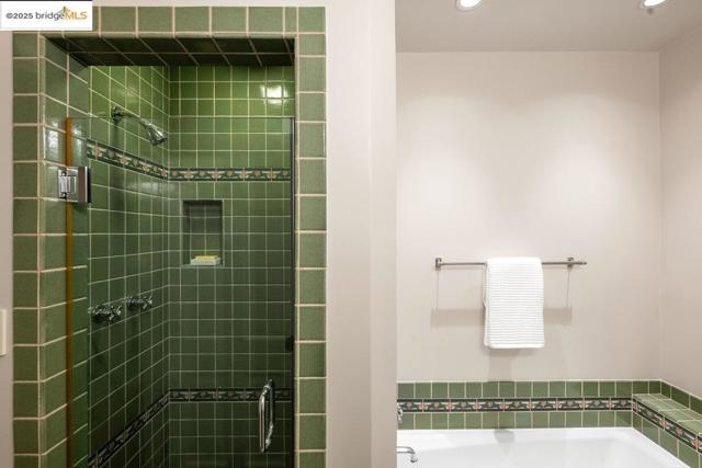 6452 Ascot Dr, Oakland CA: https://media.crmls.org/mediaz/36260cc7-9353-42cc-a496-f17092320e55.jpg