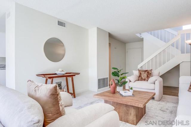 5450 Kiowa Dr, La Mesa CA: https://media.crmls.org/mediaz/3626e4ea-474e-4880-993e-6e319bbecf07.jpg