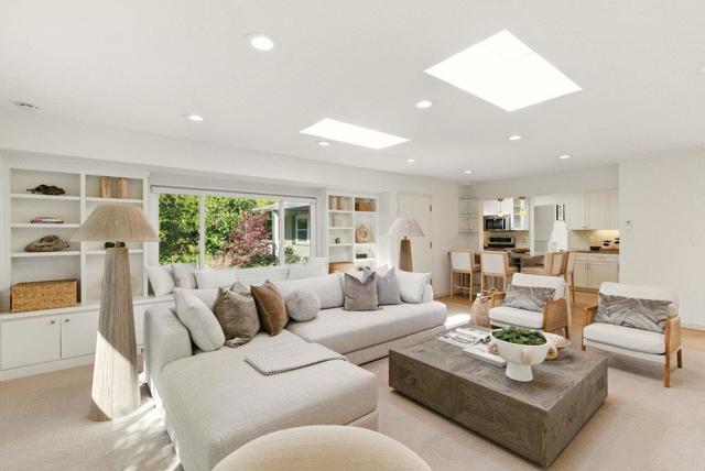 341 Linfield Drive, Menlo Park CA: https://media.crmls.org/mediaz/3627be98-5c25-4819-9c1b-9c2ca972e432.jpg