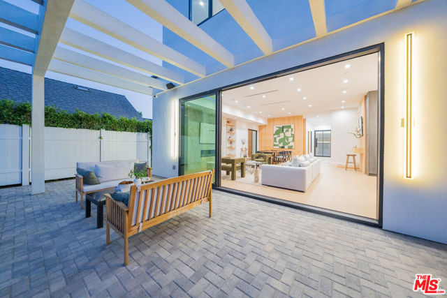4532 Calhoun Avenue, Sherman Oaks CA: https://media.crmls.org/mediaz/36283b37-d83b-43a1-8985-1dbce5b9e990.jpg