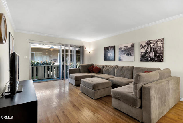 Detail Gallery Image 14 of 33 For 1542 Riverside Dr #C,  Glendale,  CA 91201 - 2 Beds | 2 Baths