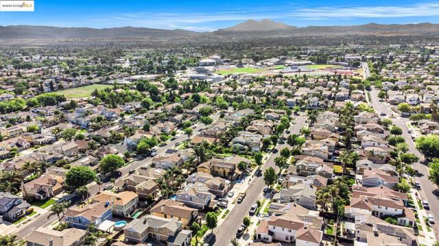 1008 Finn Way, Brentwood CA: https://media.crmls.org/mediaz/36288764-ef3c-43e1-9cfc-5e9f2ae26b46.jpg