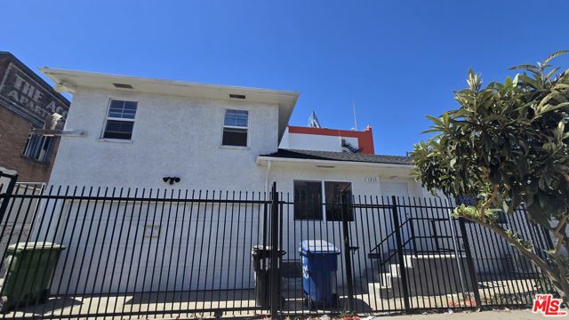 4150 W Pico Boulevard, Los Angeles CA: https://media.crmls.org/mediaz/3628ada9-5c2e-43ff-902b-8b8bf0f133c6.jpg