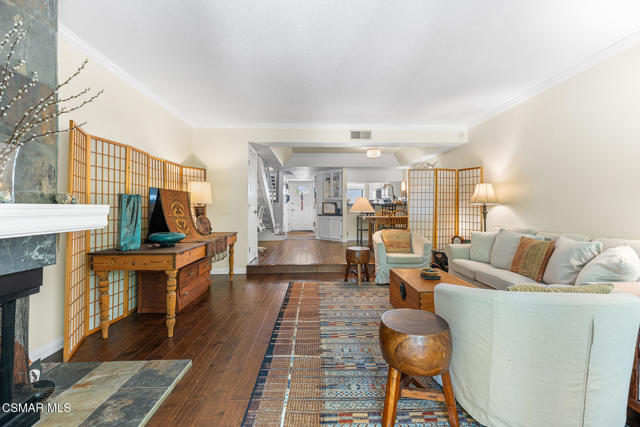 5720 Skyview Way, Agoura Hills CA: https://media.crmls.org/mediaz/3628ce30-4710-422a-bc98-c16e50069cd2.jpg