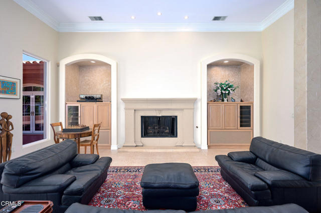 1690 Calle Tierra Vista, Camarillo CA: https://media.crmls.org/mediaz/36294d64-9779-4f89-a144-2bae479a0448.jpg