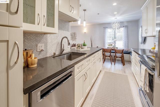389 Belmont St, Oakland CA: https://media.crmls.org/mediaz/362abc9e-3bc2-4bac-8e09-fd5eca96e33c.jpg