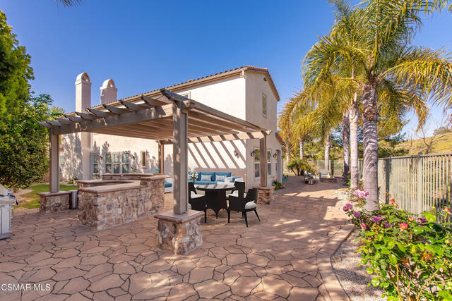 13290 Red Bird Court, Moorpark CA: https://media.crmls.org/mediaz/362acd1a-4bd9-41f8-80bc-f854a2f78826.jpg