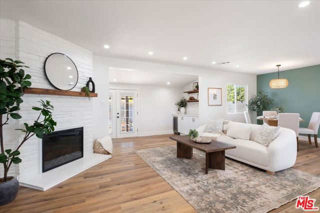 7045 Varna Avenue, North Hollywood CA: https://media.crmls.org/mediaz/362b7568-939a-4fa3-ac41-da9ed940dd6e.jpg