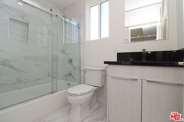 2121 S Burnside Avenue, Los Angeles CA: https://media.crmls.org/mediaz/362b8875-1aab-45ae-a6bc-8ed7e39f66a4.jpg