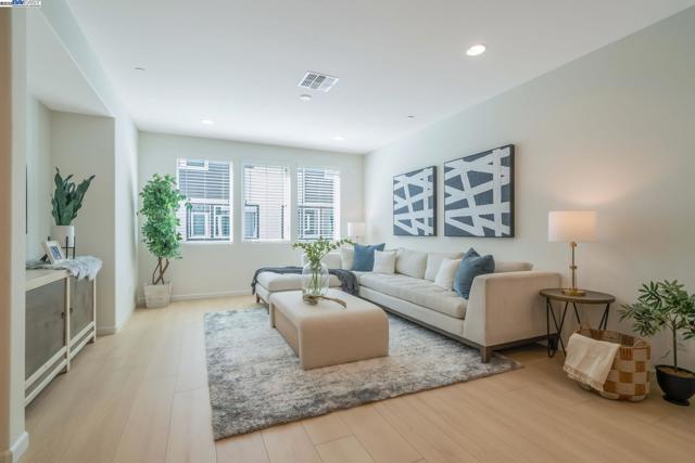 5588 El Dorado Ln, Dublin CA: https://media.crmls.org/mediaz/362b8a5e-85fc-4742-8347-7716a106eae2.jpg