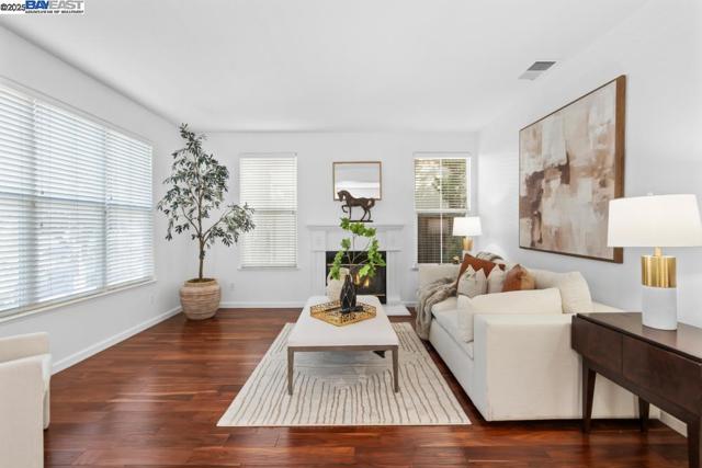 1525 Whispering Oaks Way, Pleasanton CA: https://media.crmls.org/mediaz/362b90eb-c8f0-45ea-8b7d-34517242c662.jpg