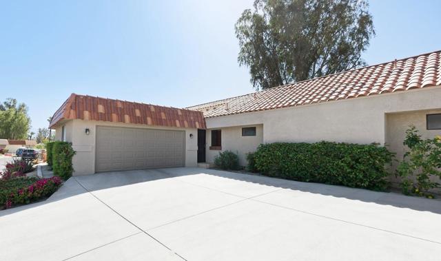 40553 Pebble Beach Circle, Palm Desert CA: https://media.crmls.org/mediaz/362ba803-fe33-4523-9ede-b4d0d2ebbfa8.jpg