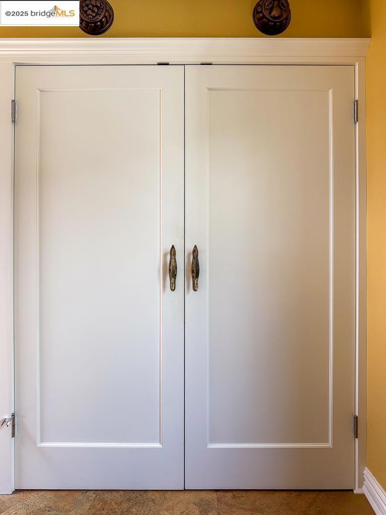 https://media.crmls.org/mediaz/362c8648-c20a-462e-b92e-56e52a0e52f6.jpg?preset=X-Large