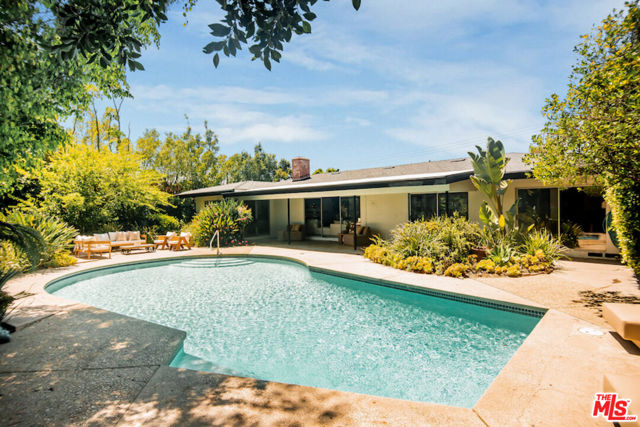2700 Carmar Drive, Los Angeles CA: https://media.crmls.org/mediaz/362cc7d2-2327-4602-99df-2831a3d9efaa.jpg