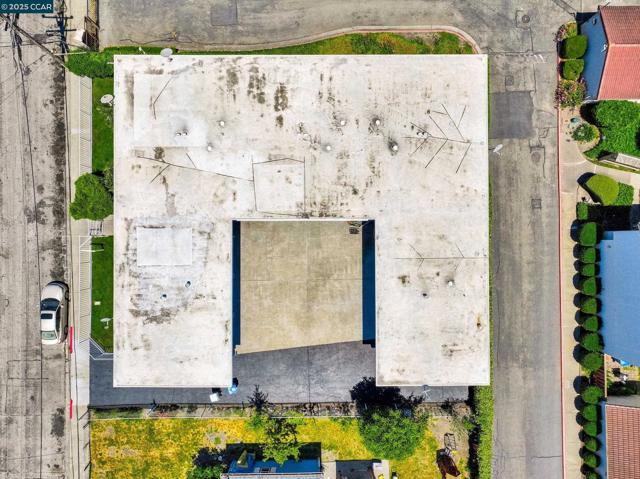 2518 Manchester Ave, San Pablo CA: https://media.crmls.org/mediaz/362d0894-98a8-464d-98ec-0563ed69fc39.jpg