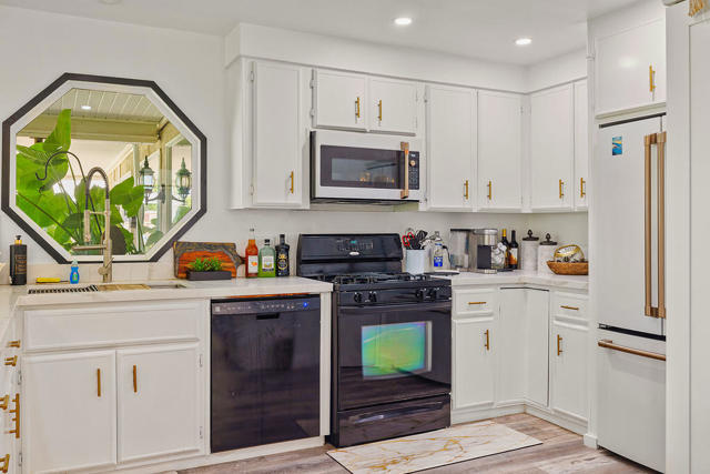 38250 Azalea Drive, Palm Desert CA: https://media.crmls.org/mediaz/362dcad9-b0ea-43de-978c-1b817032ca5a.jpg